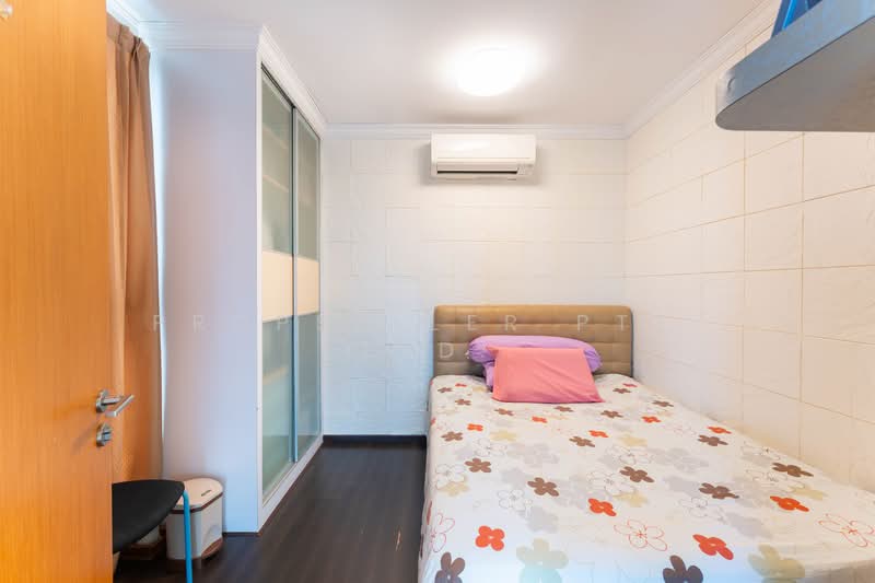 The Grandiflora Condominium For Sale at S$ 2,290,000 | PropertyGuru Singapore - Bedroom