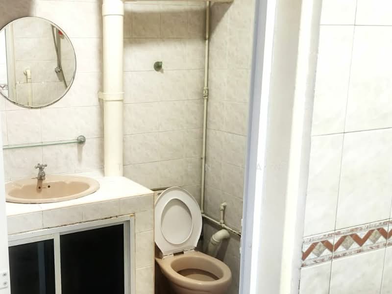 11 Jalan Batu, 11 Jalan Batu, 3 Bedrooms, 1,389 sqft, HDB Flat For Rent, by Stephen Tan, 500080705 - Bathroom - PropertyGuru.com.sg