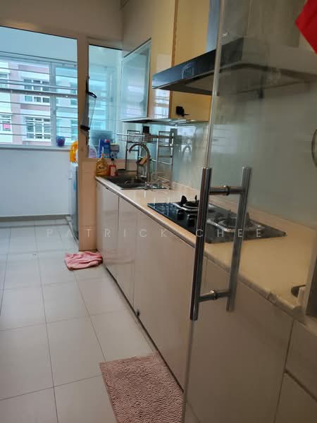 453B Bukit Batok West Avenue 6 HDB Flat For Sale at S$ 850,000 | PropertyGuru Singapore - Kitchen