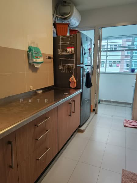 453B Bukit Batok West Avenue 6 HDB Flat For Sale at S$ 850,000 | PropertyGuru Singapore - Kitchen