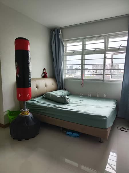 453B Bukit Batok West Avenue 6 HDB Flat For Sale at S$ 850,000 | PropertyGuru Singapore - Bedroom