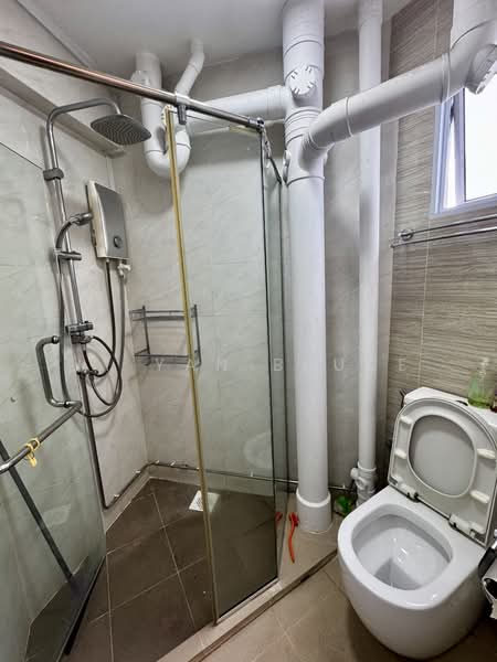 54 Cassia Crescent HDB Flat For Sale at S$ 698,000 | PropertyGuru Singapore - Bathroom