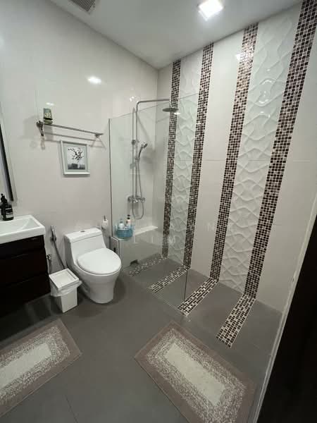 Shamah Terrace Terraced House For Sale at S$ 6,800,000 | PropertyGuru Singapore - Guest Bathroom