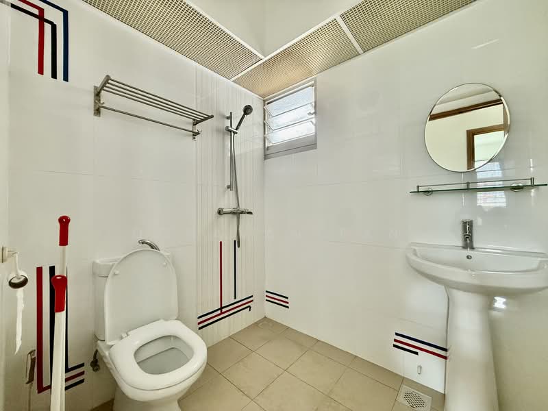 439B Bukit Batok West Avenue 8, 439B Bukit Batok West Avenue 8, 3 Bedrooms, 990 sqft, HDB Flat For Rent, by Donavan Tan, 500080730 - Bathroom - PropertyGuru.com.sg