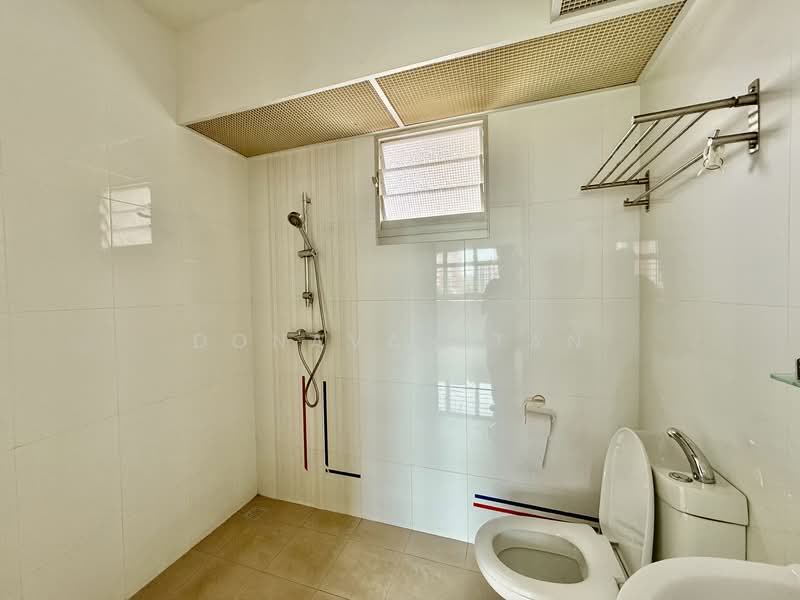 439B Bukit Batok West Avenue 8, 439B Bukit Batok West Avenue 8, 3 Bedrooms, 990 sqft, HDB Flat For Rent, by Donavan Tan, 500080730 - Bathroom - PropertyGuru.com.sg