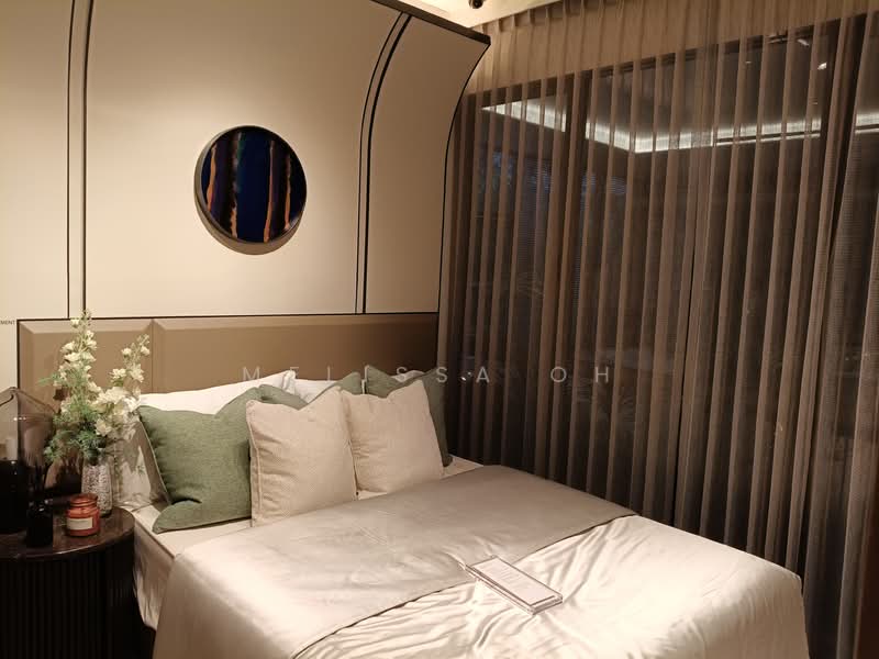 PARKTOWN Residence Condominium For Sale at S$ 3,288,000 | PropertyGuru Singapore - Junior Master Bedroom