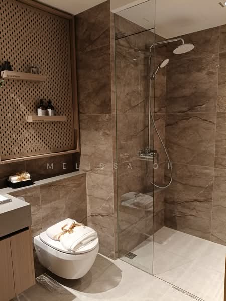 PARKTOWN Residence Condominium For Sale at S$ 3,288,000 | PropertyGuru Singapore - Master Bathroom