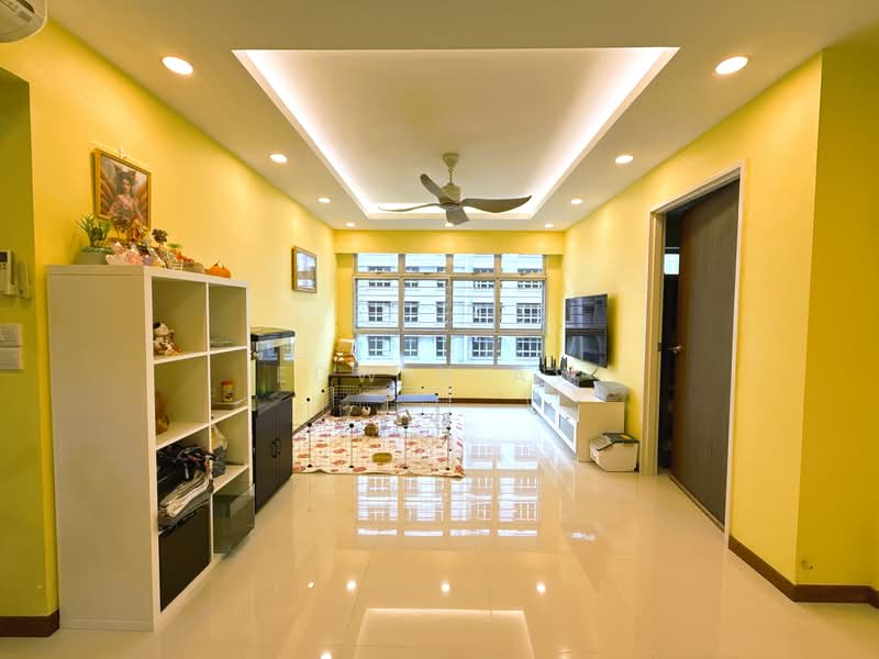 440D Bukit Batok West Avenue 8 HDB Flat For Sale at S$ 675,000 | PropertyGuru Singapore - Living Room