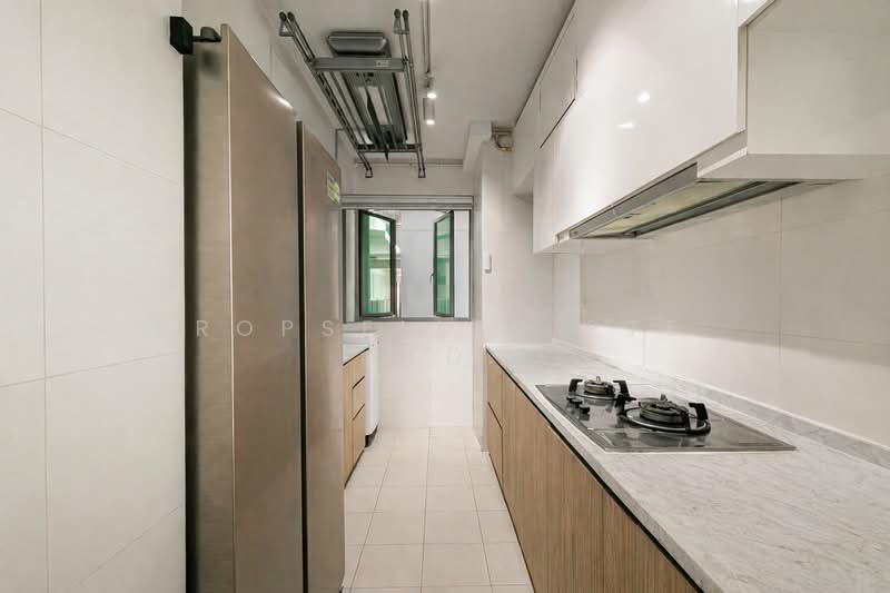 475D Upper Serangoon Crescent HDB Flat For Sale at S$ 750,000 | PropertyGuru Singapore - Kitchen