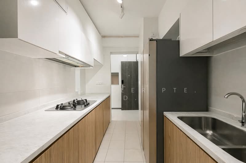 475D Upper Serangoon Crescent HDB Flat For Sale at S$ 750,000 | PropertyGuru Singapore - Kitchen