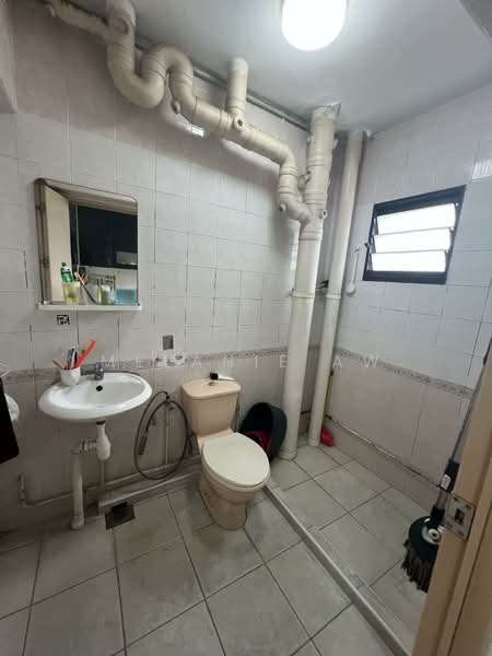 625 Jurong West Street 61, 625 Jurong West Street 61, 3 Bedrooms, 1,184 sqft, HDB Flat For Rent, by Melanie Aw, 500080765 - Bathroom - PropertyGuru.com.sg