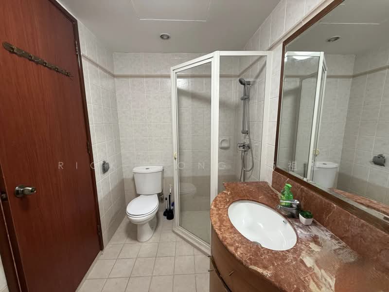 Summerdale, 2 Boon Lay Drive, Room Rental, 200 sqft, Condominium For Rent, by Rick Yeong  杨祖耀, 500080774 - Bathroom - PropertyGuru.com.sg