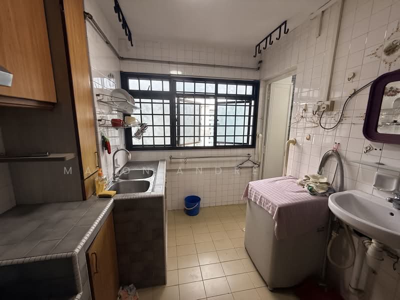 419 Tampines Street 41 HDB Flat For Sale at S$ 599,000 | PropertyGuru Singapore - Kitchen