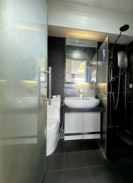 634 Bedok Reservoir Road HDB Flat For Sale at S$ 1,100,000 | PropertyGuru Singapore - Bathroom