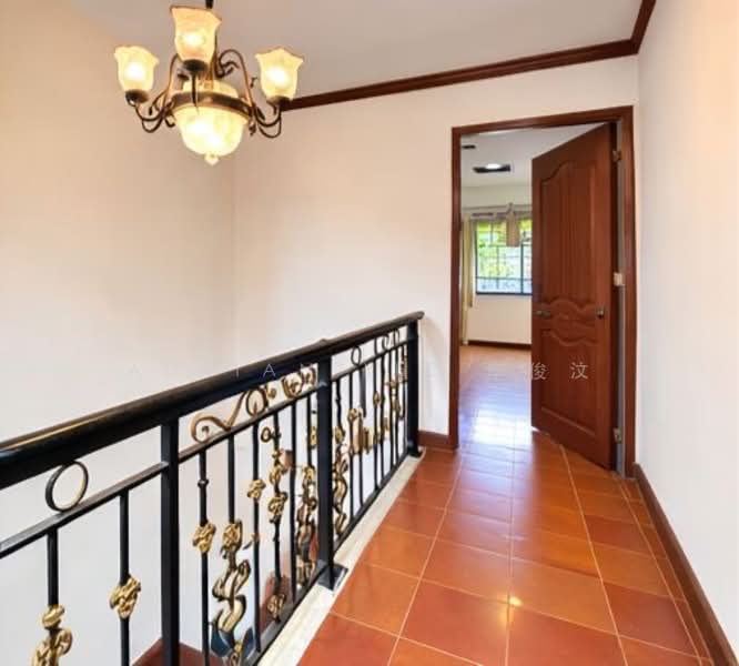 910 Jurong West Street 91 HDB Flat For Sale at S$ 650,000 | PropertyGuru Singapore - Corridor