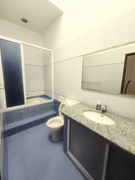 Landed in District 15 Poole Road, Wareham, Swanage Road, Parkstone Road, Poole Road, Wareham, Swanage Road, Parkstone Road, 6 Bedrooms, 3,800 sqft, Semi-Detached House For Rent, by Mindy Ng, 500080805 - Bathroom - PropertyGuru.com.sg