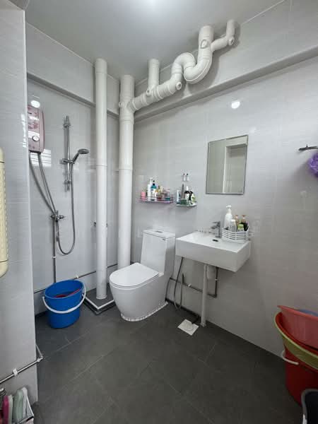 294 Choa Chu Kang Avenue 2 HDB Flat For Sale at S$ 599,000 | PropertyGuru Singapore - Bathroom