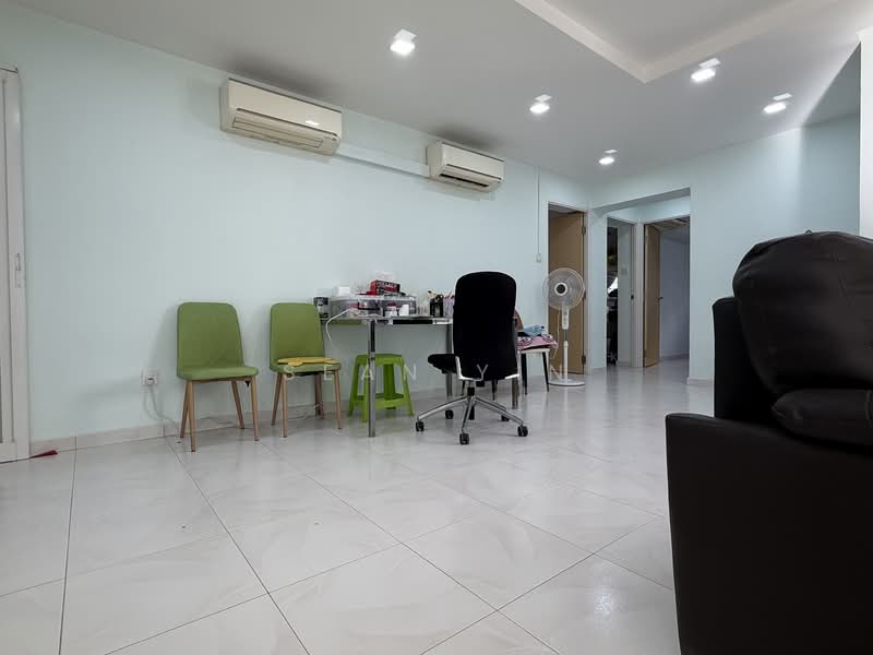 296B Compassvale Crescent HDB Flat For Sale at S$ 650,000 | PropertyGuru Singapore - Living Room