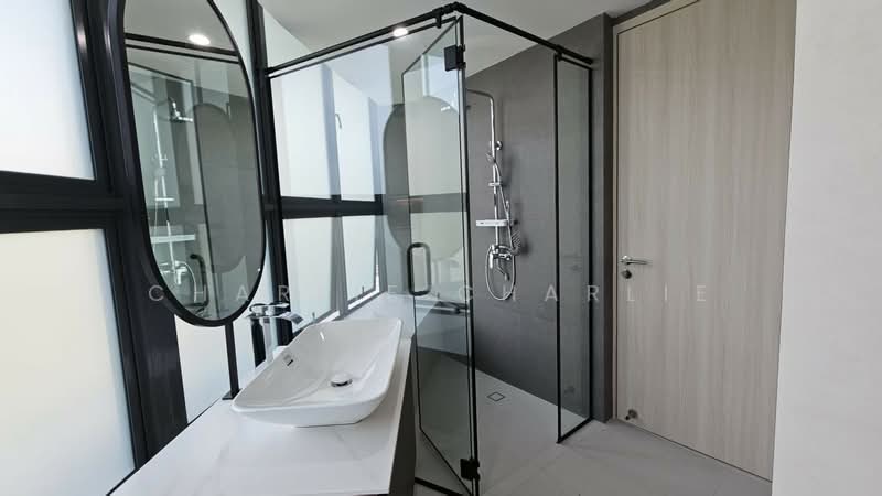 One Oxley Rise, 1 Oxley Rise, 3 Bedrooms, 1,109 sqft, Apartment For Rent, by Charlie Charlie, 500080830 - Bathroom - PropertyGuru.com.sg