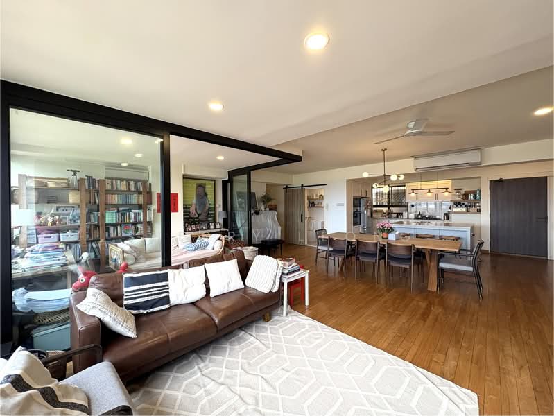 Hillcrest Arcadia Condominium For Sale at S$ 2,100,000 | PropertyGuru Singapore - Living Room