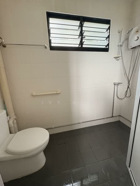 106 Serangoon North Avenue 1 HDB Flat For Sale at S$ 480,000 | PropertyGuru Singapore - Bathroom