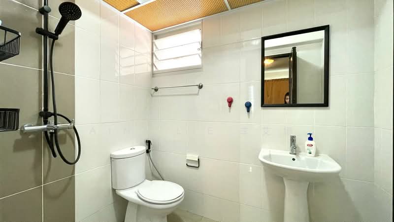473B Upper Serangoon Crescent HDB Flat For Sale at S$ 599,999 | PropertyGuru Singapore - Bathroom
