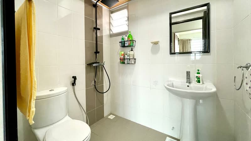 473B Upper Serangoon Crescent HDB Flat For Sale at S$ 599,999 | PropertyGuru Singapore - Bathroom