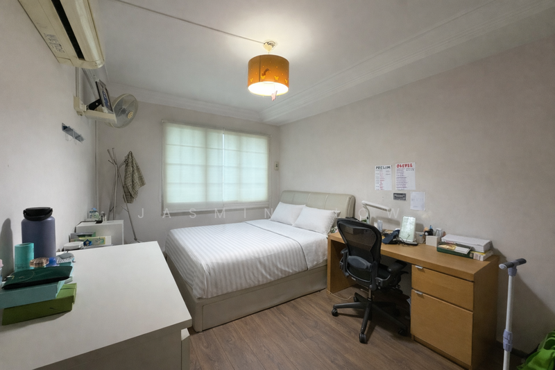 497H Tampines Street 45 HDB Flat For Sale at S$ 790,000 | PropertyGuru Singapore - Bedroom