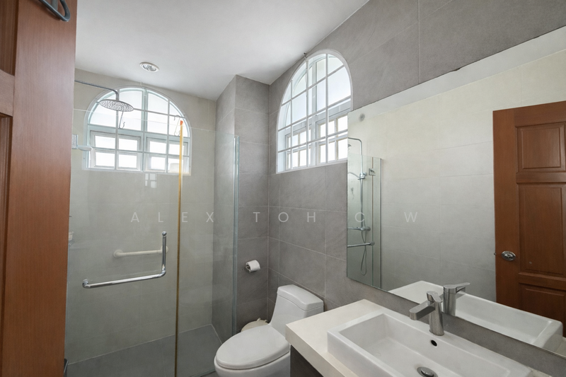 Semi Detached D16 Kew Estate Semi-Detached House For Sale at S$ 3,099,999 | PropertyGuru Singapore - Bathroom