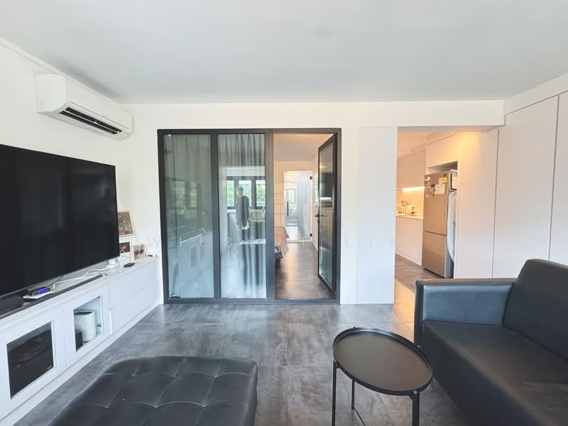 96 Aljunied Crescent HDB Flat For Sale at S$ 368,000 | PropertyGuru Singapore - Living Room