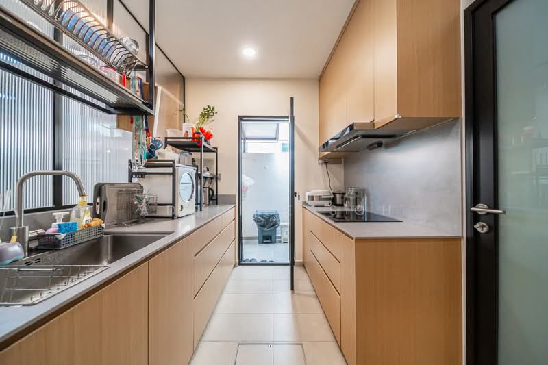 Sixth Avenue Terraced House For Sale at S$ 5,888,000 | PropertyGuru Singapore - Kitchen