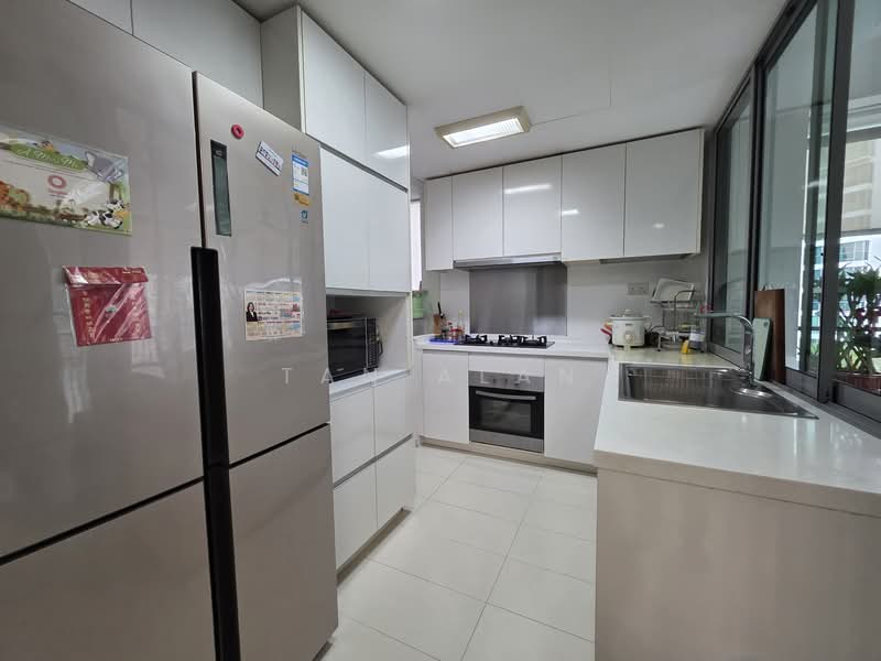 Eight Courtyards, 2 Canberra Drive, 3 Bedrooms, 1,141 sqft, Condominium For Rent, by Tan Alan, 500080873 - Kitchen - PropertyGuru.com.sg