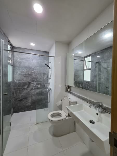 Eight Courtyards, 2 Canberra Drive, 3 Bedrooms, 1,141 sqft, Condominium For Rent, by Tan Alan, 500080873 - Bathroom - PropertyGuru.com.sg