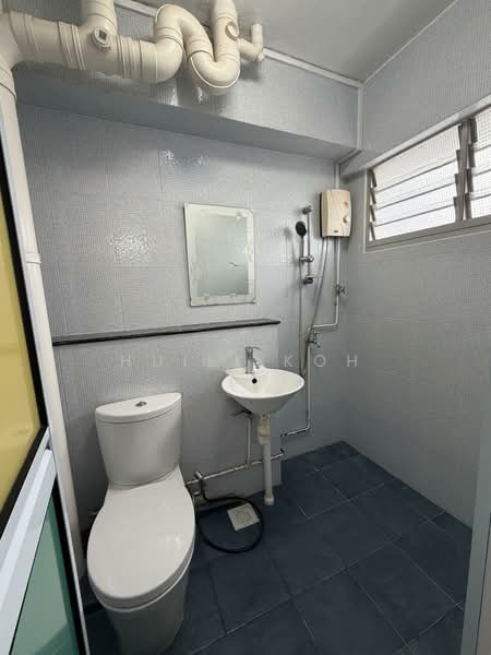 306 Choa Chu Kang Avenue 4, 306 Choa Chu Kang Avenue 4, 4 Bedrooms, 1,475 sqft, HDB Flat For Rent, by Huili Koh, 500080874 - Bathroom - PropertyGuru.com.sg