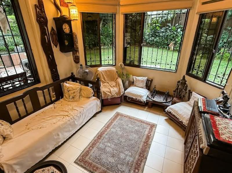 Exclusive Listing! Very Serious Seller! $ 1,113 PSF only!! Freehold Semi D for Sale @ Woodlands Park, Jalan Kasau, 5 Bedrooms, 2,000 sqft, Semi-Detached House For Sale, by Leslie Chan, 500080885 - Living Room - PropertyGuru.com.sg