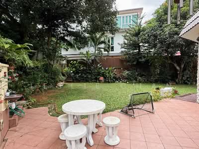 For Sale - Very Affordable! $ 1,113 PSF only !!! Cul-De-Sac Freehold Semi D for Sale @ Woodlands Park