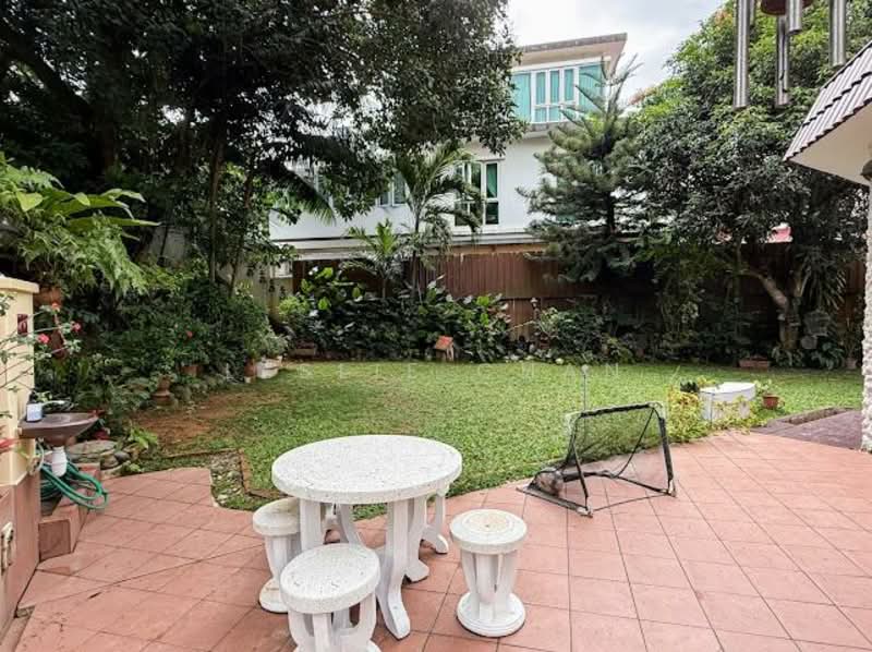 Exclusive Listing! Very Serious Seller! $ 1,113 PSF only!! Freehold Semi D for Sale @ Woodlands Park, Jalan Kasau, 5 Bedrooms, 2,000 sqft, Semi-Detached House For Sale, by Leslie Chan, 500080885 - Garden - PropertyGuru.com.sg