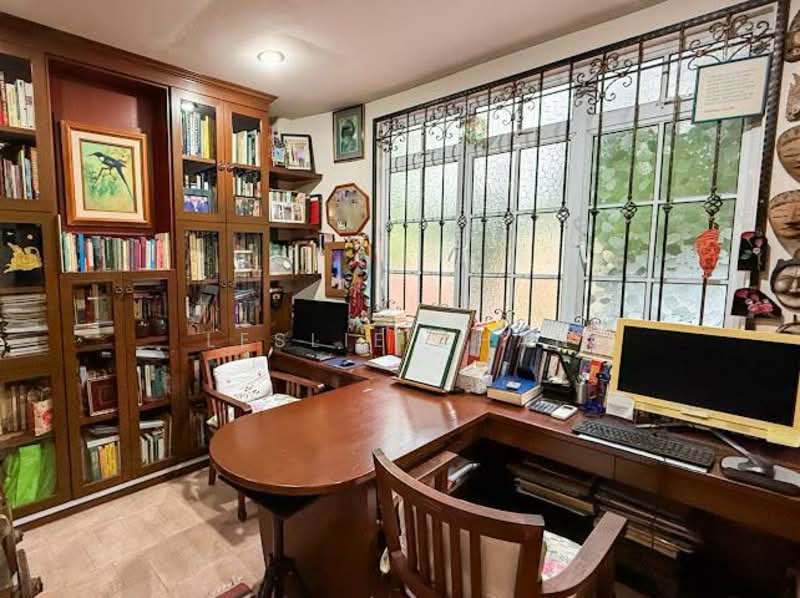 Exclusive Listing! Very Serious Seller! $ 1,113 PSF only!! Freehold Semi D for Sale @ Woodlands Park, Jalan Kasau, 5 Bedrooms, 2,000 sqft, Semi-Detached House For Sale, by Leslie Chan, 500080885 - Study - PropertyGuru.com.sg