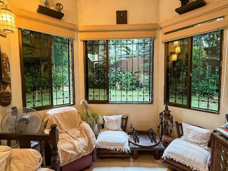 Exclusive Listing! Very Serious Seller! $ 1,113 PSF only!! Freehold Semi D for Sale @ Woodlands Park, Jalan Kasau, 5 Bedrooms, 2,000 sqft, Semi-Detached House For Sale, by Leslie Chan, 500080885 - Living Room - PropertyGuru.com.sg