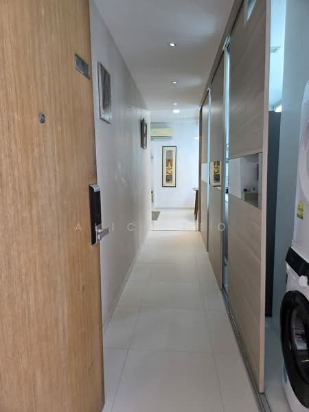 Mill Creek Condominium For Sale at S$ 1,280,000 | PropertyGuru Singapore - Corridor