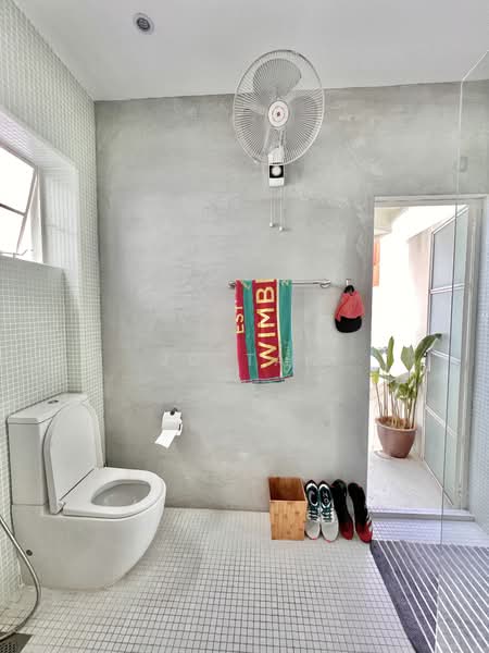 Rarely Available Blair Plain Conservation - Walk Up Apartment, Everton Road / Blair Road / Spottiswoode Park Road, 2 Bedrooms, 1,000 sqft, Conservation House For Rent, by JO Tan, 500080900 - Bathroom - PropertyGuru.com.sg