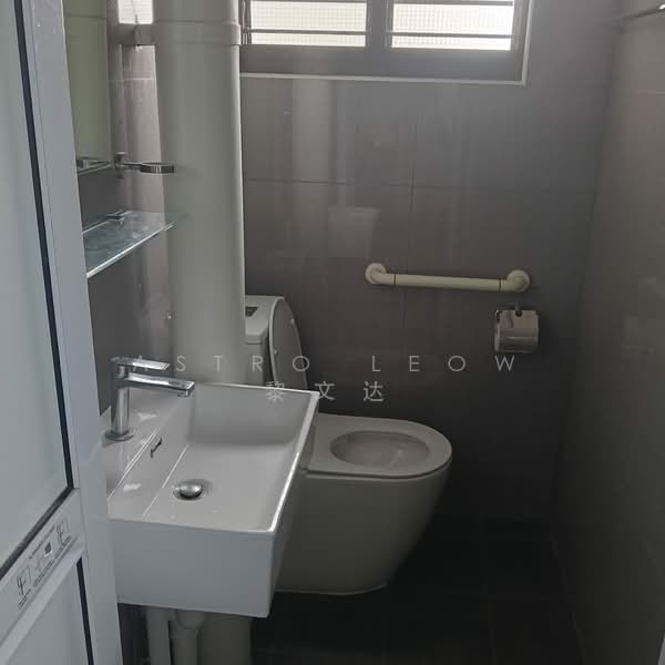 404 Yishun Avenue 6, 404 Yishun Avenue 6, Room Rental, 110 sqft, HDB Flat For Rent, by Astro Leow 黎文达, 500080904 - Bathroom - PropertyGuru.com.sg