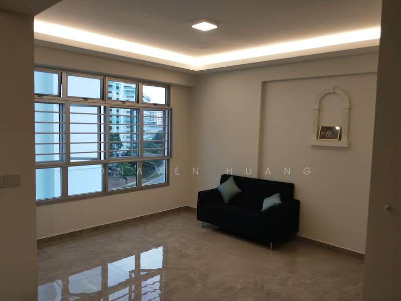 365C Sembawang Crescent HDB Flat For Sale at S$ 678,888 | PropertyGuru Singapore - Living Room