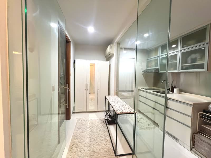 RV Suites Apartment For Sale at S$ 1,190,000 | PropertyGuru Singapore - Corridor