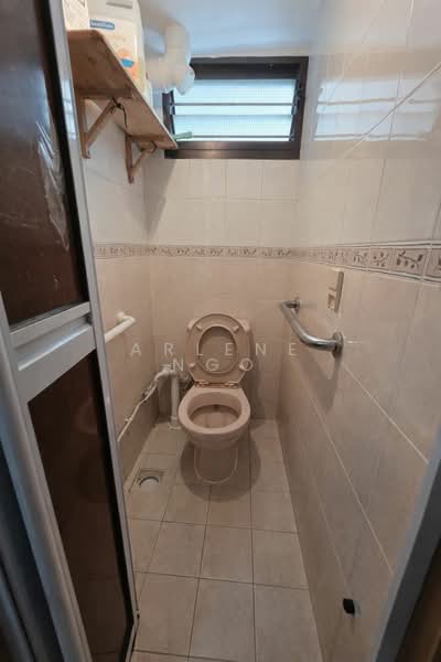 3 Dover Road HDB Flat For Sale at S$ 320,000 | PropertyGuru Singapore - Bathroom