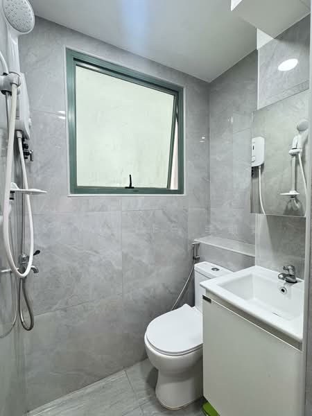Palm Gardens, 2A Hong San Walk, Room Rental, 150 sqft, Condominium For Rent, by Sean Lee 李凱賢, 500080944 - Bathroom - PropertyGuru.com.sg