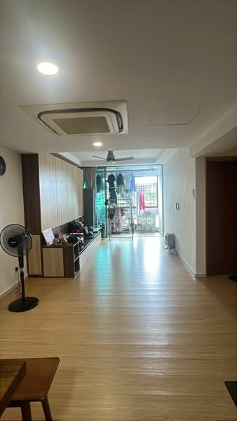 Orchid Park Condominium, 81 Yishun Street 81, Room Rental, 200 sqft, Condominium For Rent, by Daryl Koh, 500080948 - Living Room - PropertyGuru.com.sg