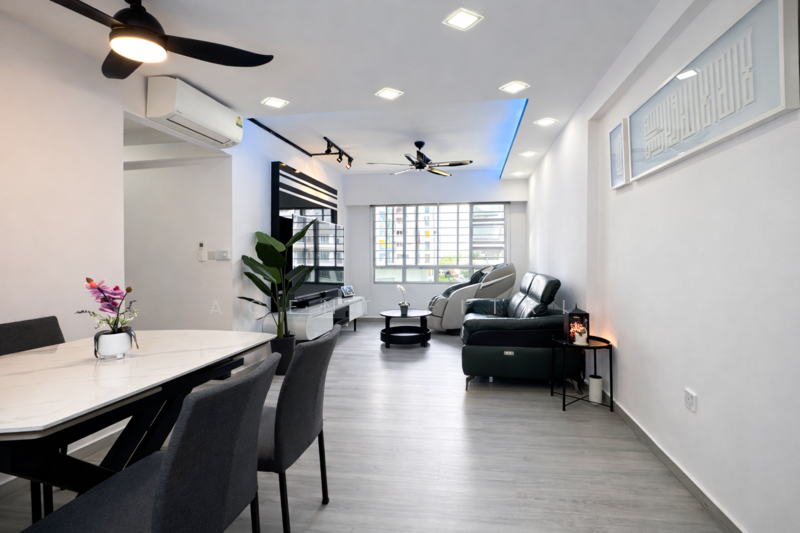 452A Sengkang West Way HDB Flat For Sale at S$ 660,000 | PropertyGuru Singapore - Living Room