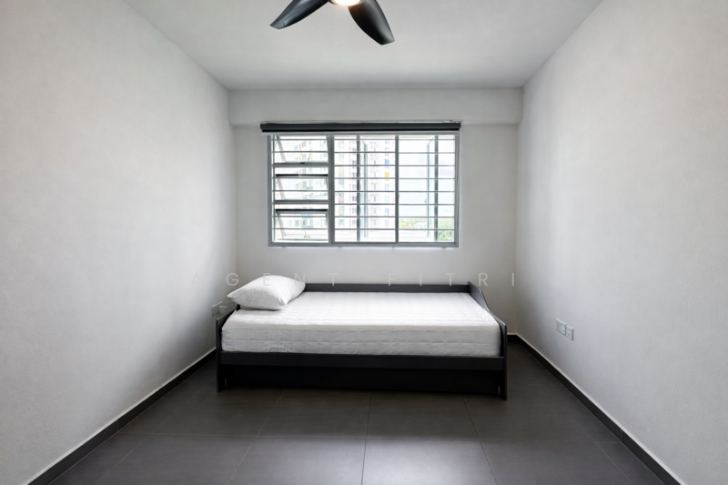 452A Sengkang West Way HDB Flat For Sale at S$ 660,000 | PropertyGuru Singapore - Bedroom