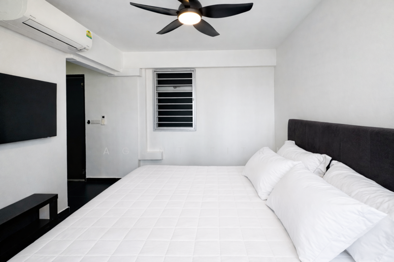 452A Sengkang West Way HDB Flat For Sale at S$ 660,000 | PropertyGuru Singapore - Bedroom